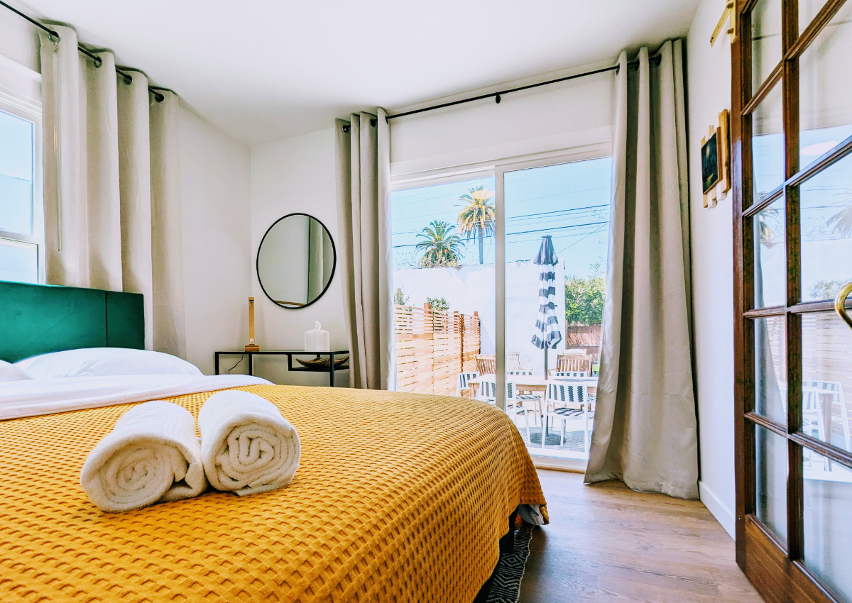 Furnished 3BR LA Home | Yard, Parking & Pet Friendly - Photo 6