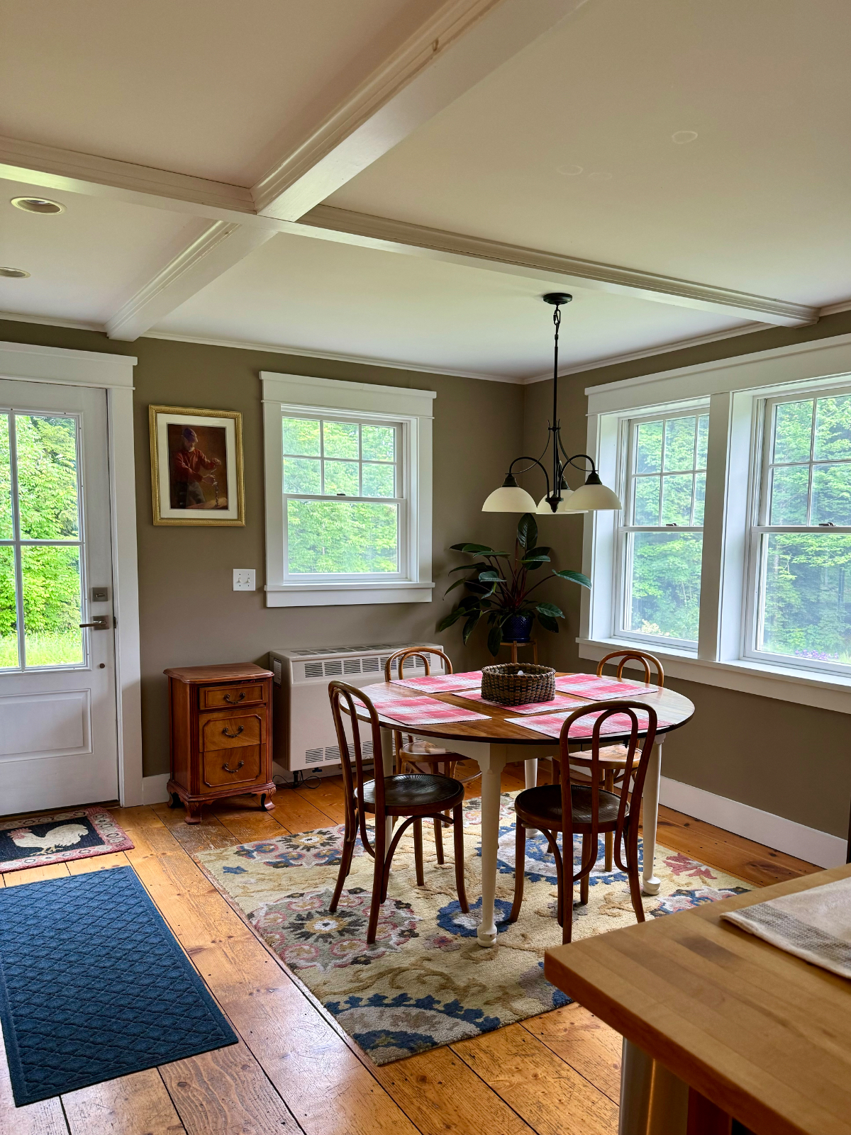 2BR 1 1/2 Bath 10 minutes to Copley Hospital - Photo 2