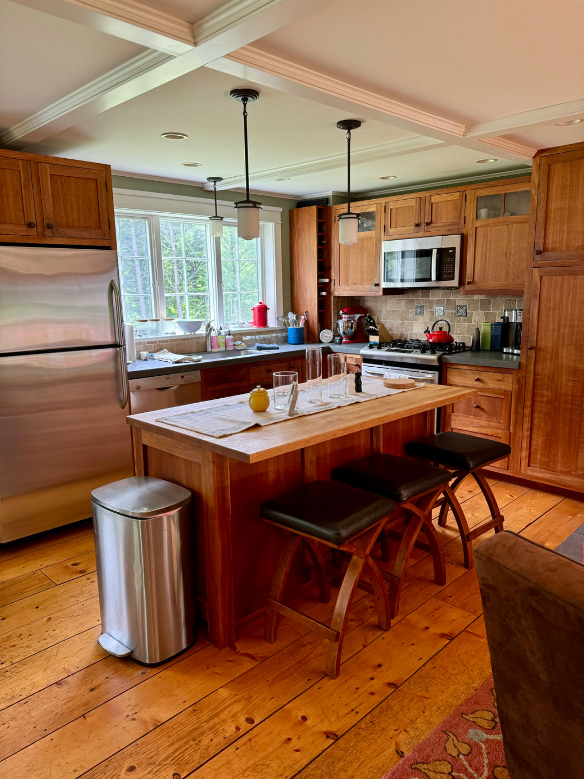 2BR 1 1/2 Bath 10 minutes to Copley Hospital - Photo 3