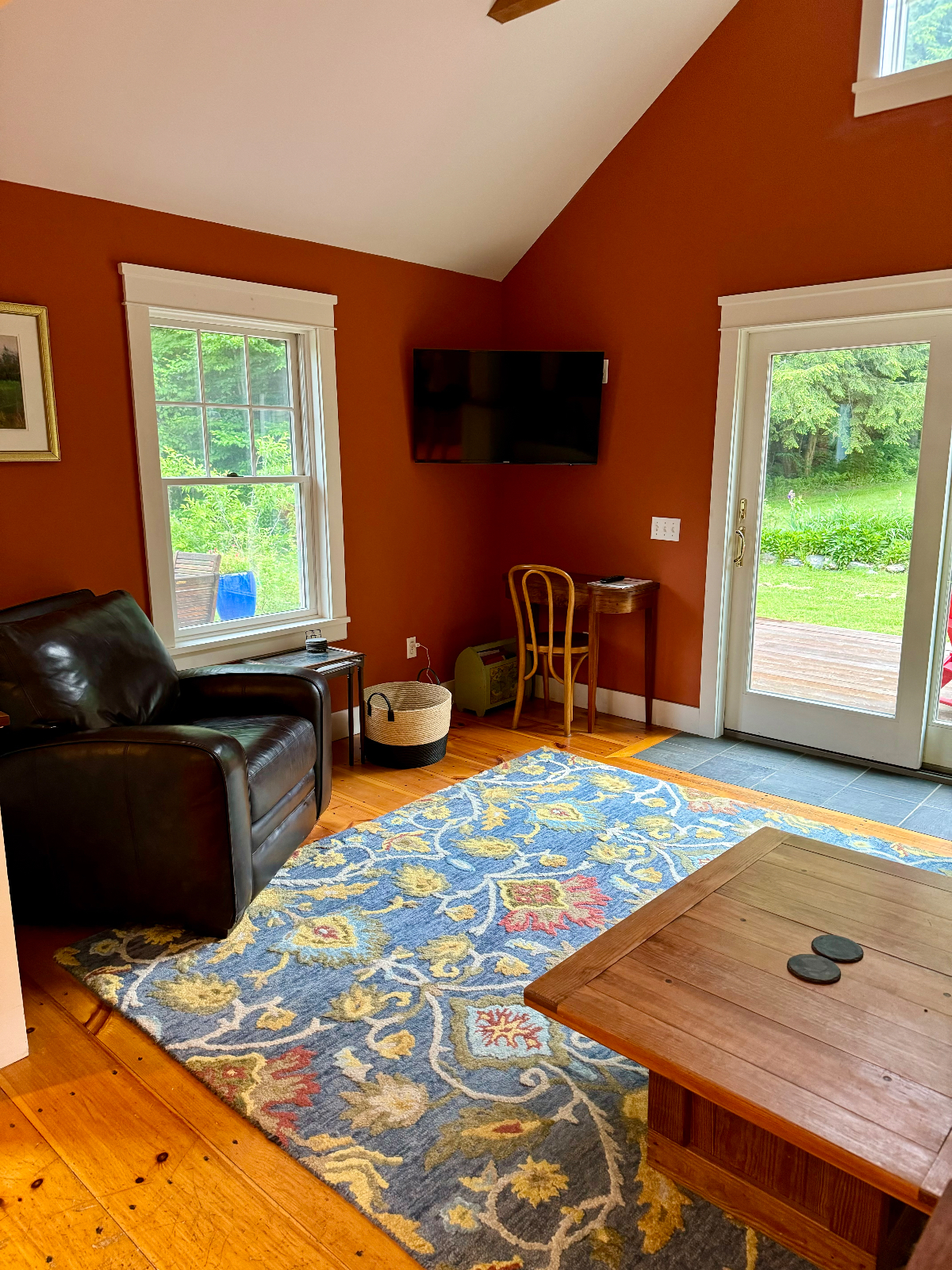 2BR 1 1/2 Bath 10 minutes to Copley Hospital - Photo 5