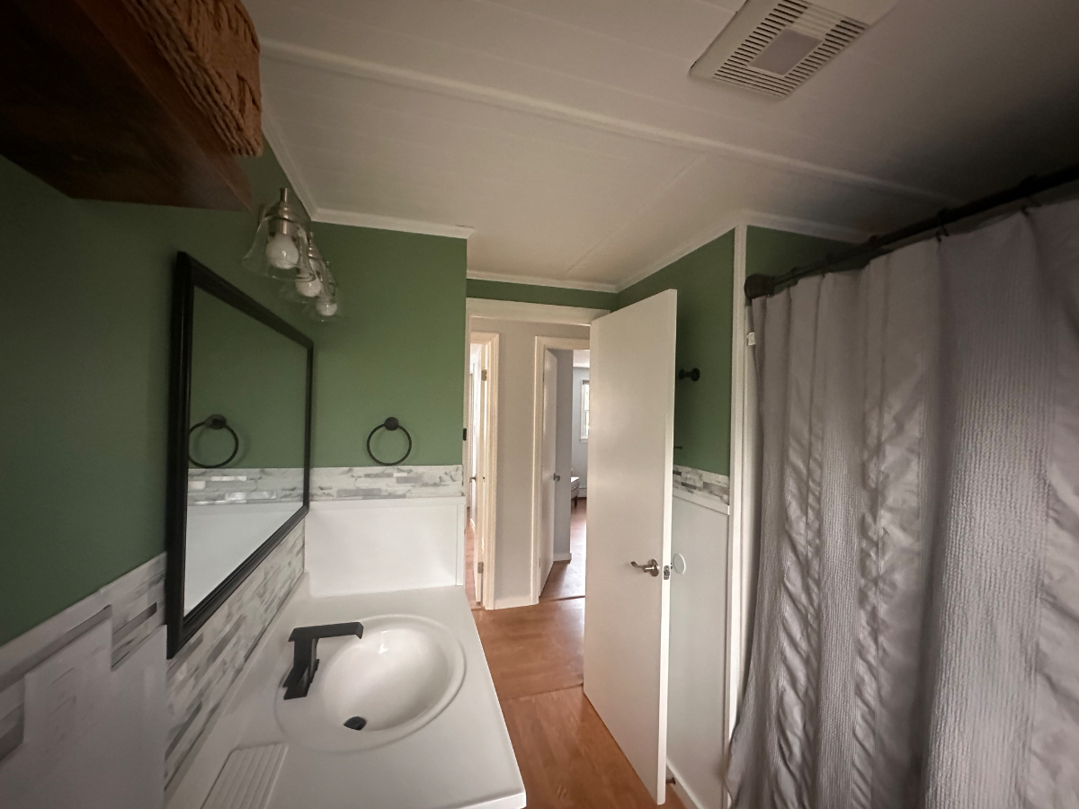 Room 2 Available in Cozy Mid-Term Rental House to Share - Windsor VT - Photo 6