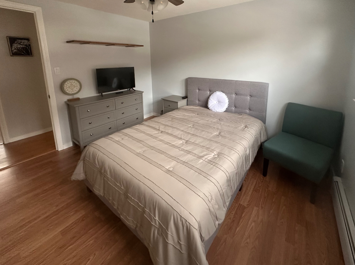 Room 2 Available in Cozy Mid-Term Rental House to Share - Windsor VT - Photo 9
