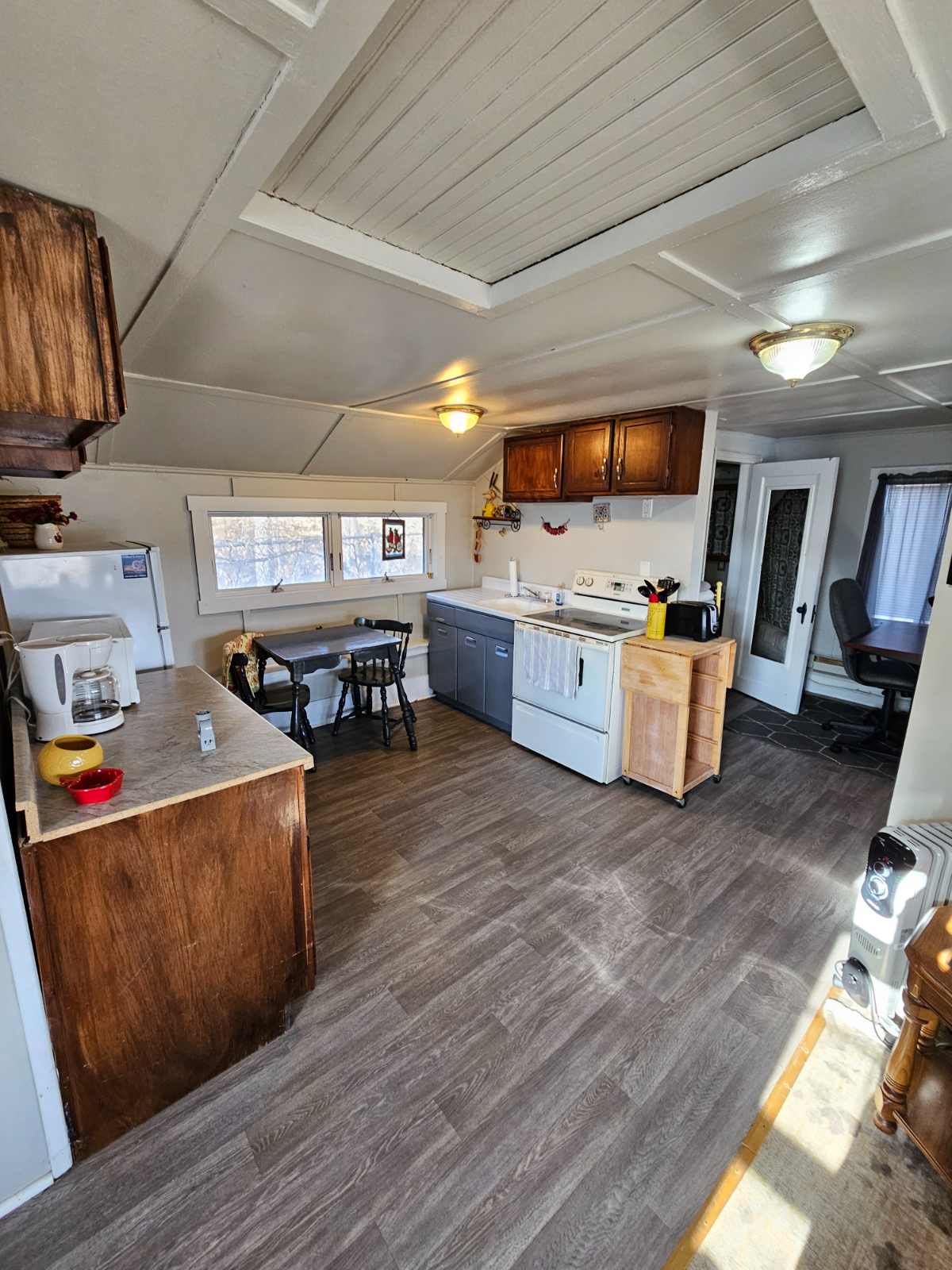 Unit 10 - Welcoming 1BR Upper-Level Retreat in La