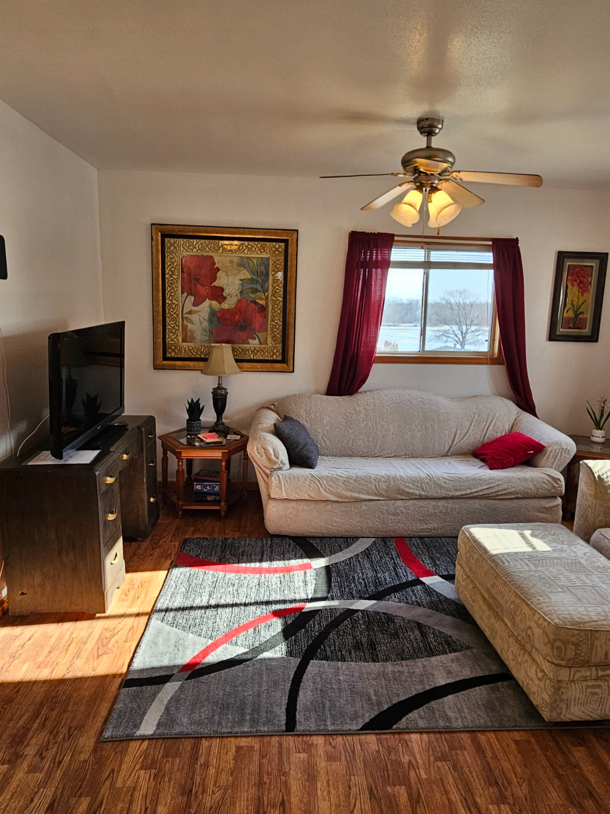 Unit 5D - Charming 1BR Country Apartment with Rive