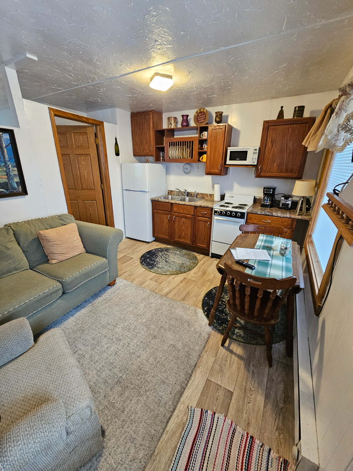 Unit 6 - Pet-Friendly 1BR Gem with Scenic Country Views & Modern Comforts in La Crescent