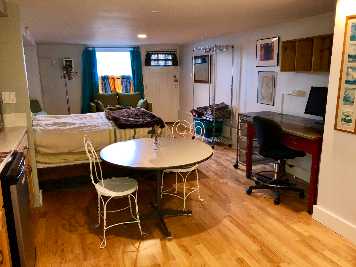 Private Guest Space with Full Bath and Kitchenette - Photo 3