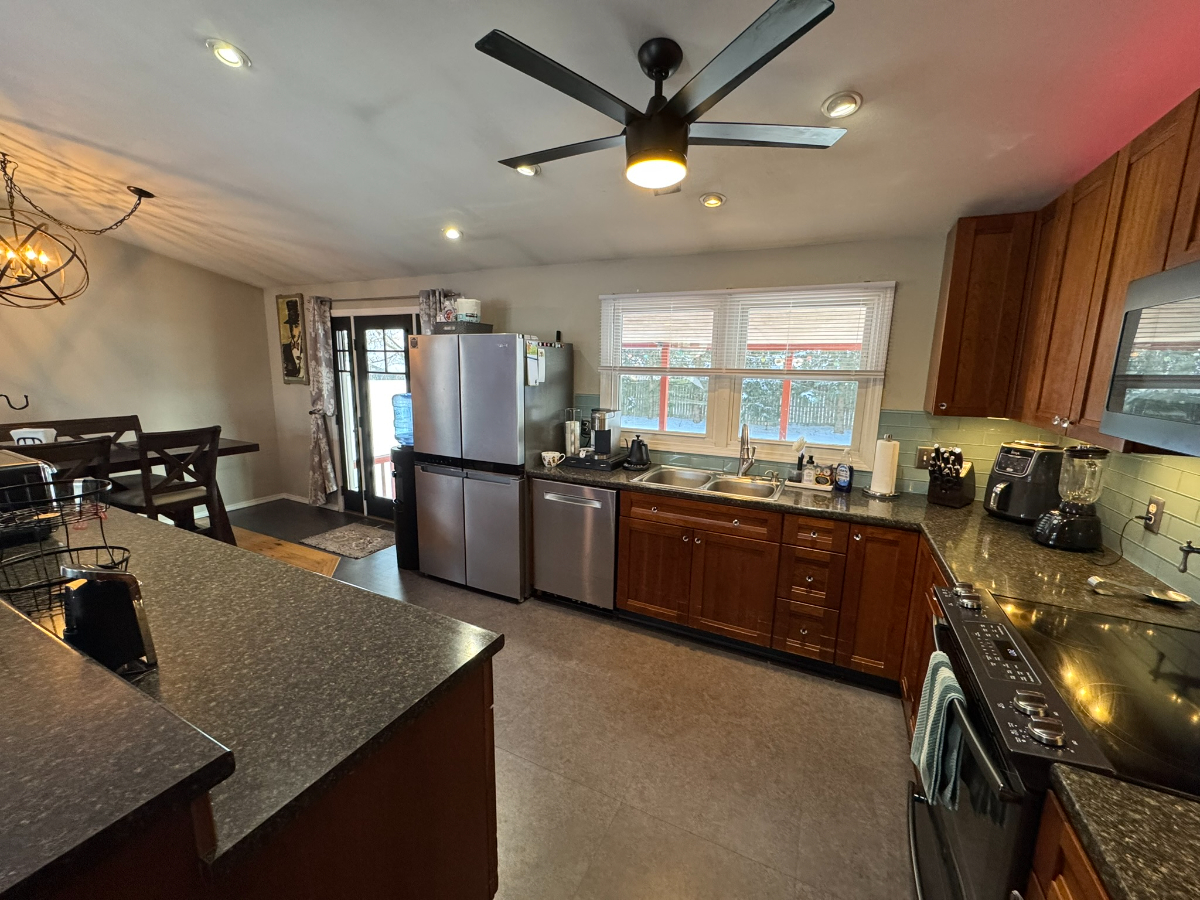 Exquisite 3BR Split-Level Home with Luxury Amenities And Lush Outdoor Paradise - Photo 6