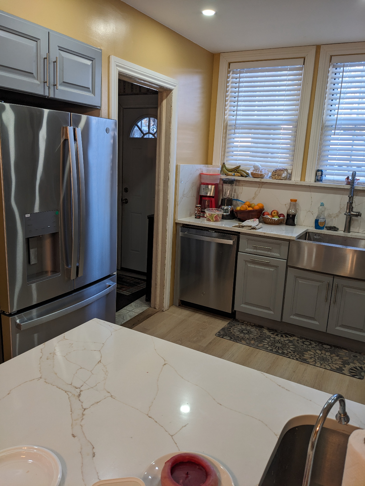 Charming and Private Room with Deluxe Amenities in Upscale Neighborhood - Photo 7