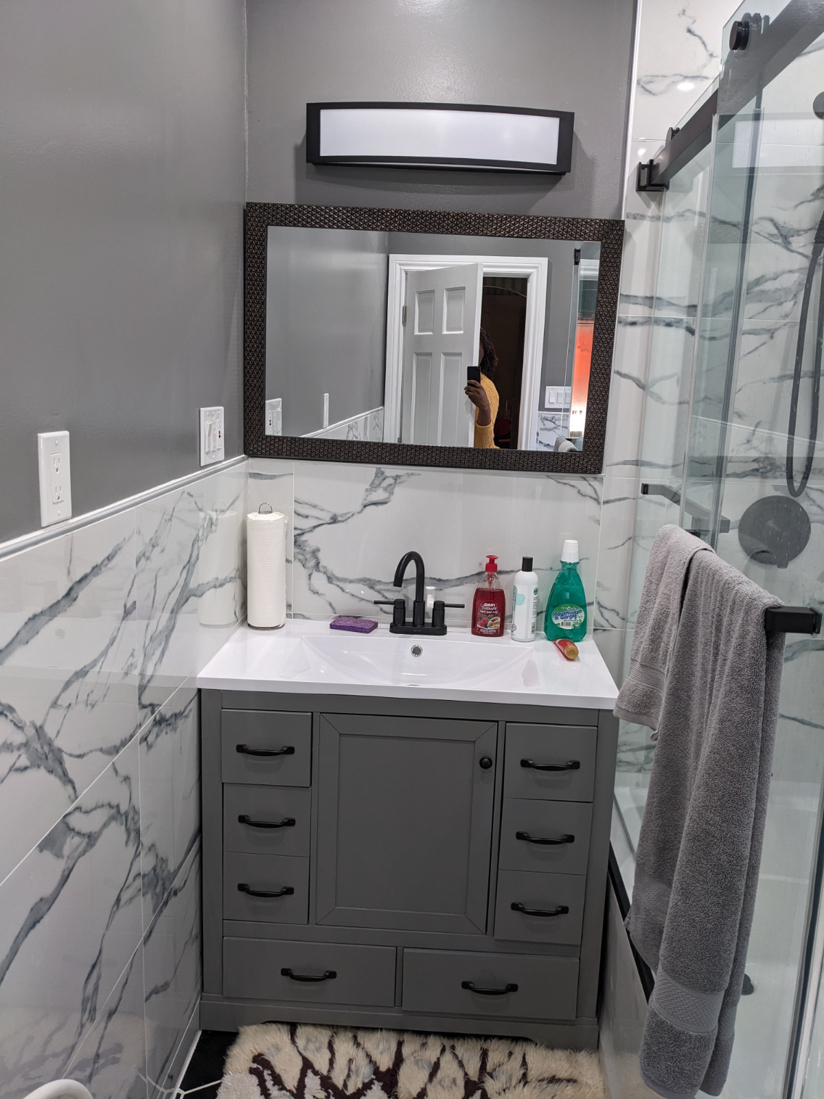 Charming and Private Room with Deluxe Amenities in Upscale Neighborhood - Photo 5