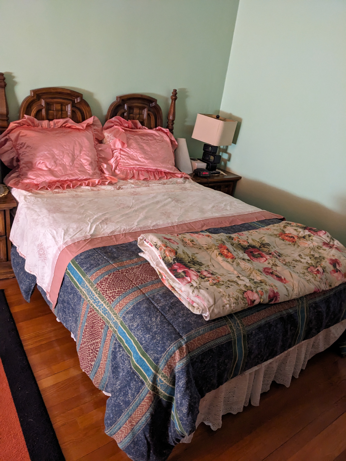 Charming and Private Room with Deluxe Amenities in Upscale Neighborhood - Photo 1