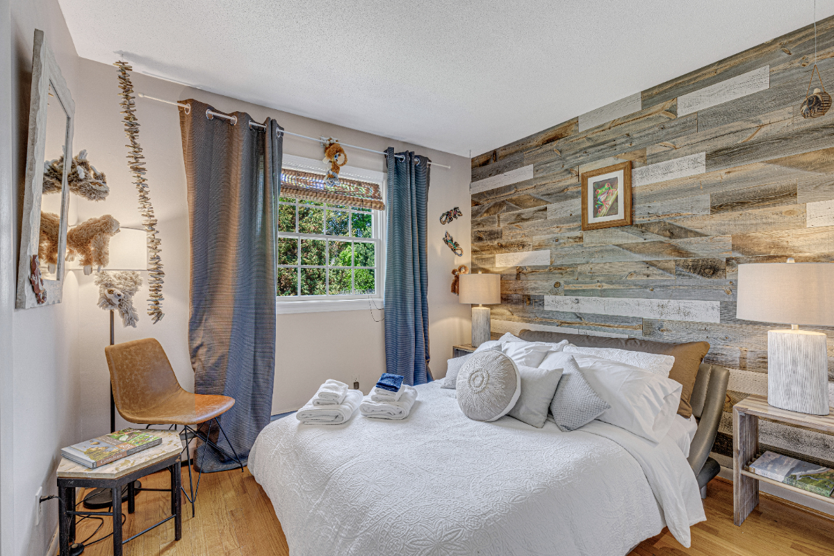 Costa Rica Bedroom - Relaxing Marblehead Getaway