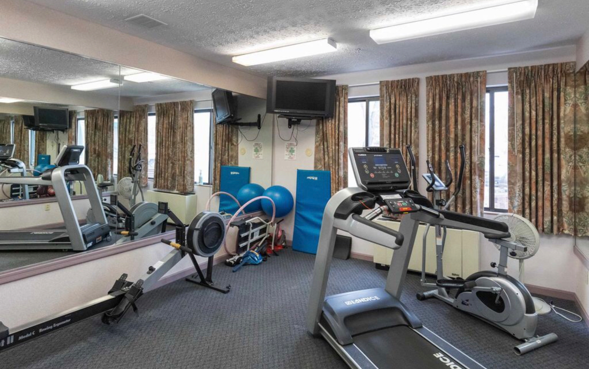 1 bed 1 bath with work/sleep loft, secure building, and pool - Photo 6