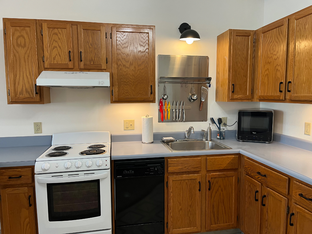 1 bed 1 bath with work/sleep loft, secure building, and pool - Photo 12