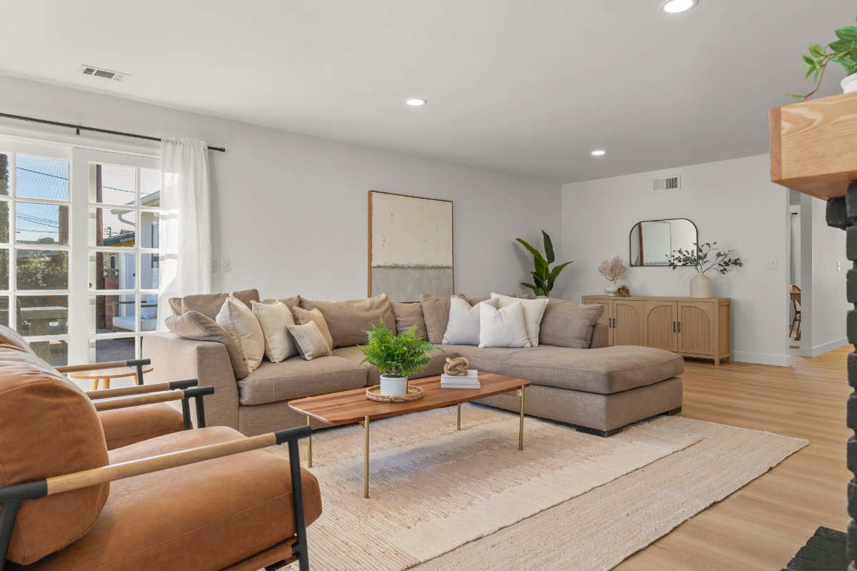 Immaculate & Spacious Ventura Home - Photo 2