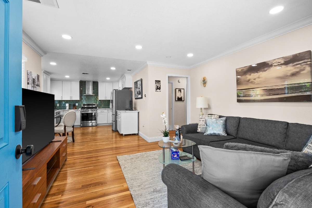 Fully remodeled 2 bedroom, 2 baths Triplex unit by Japan Town of San Jose, CA - Photo 3