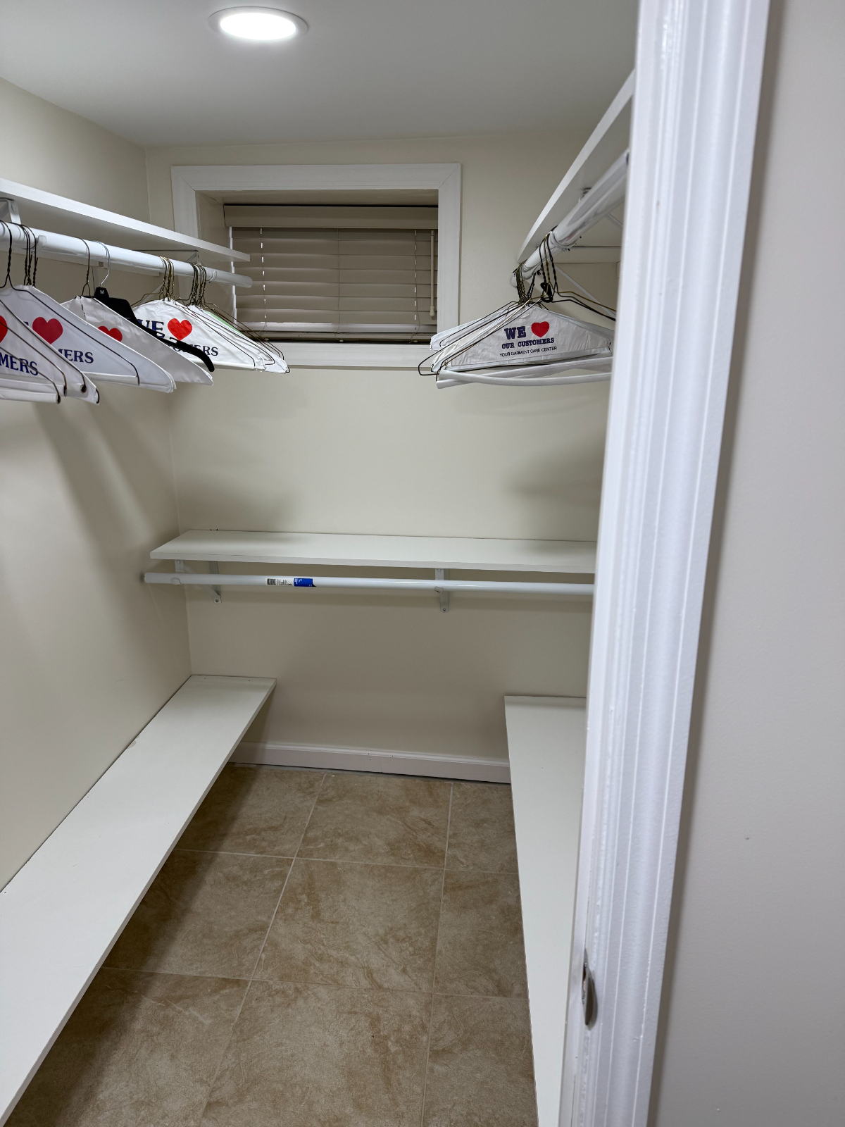 Stylish Studio with Modern Amenities and Prime Location - Photo 6