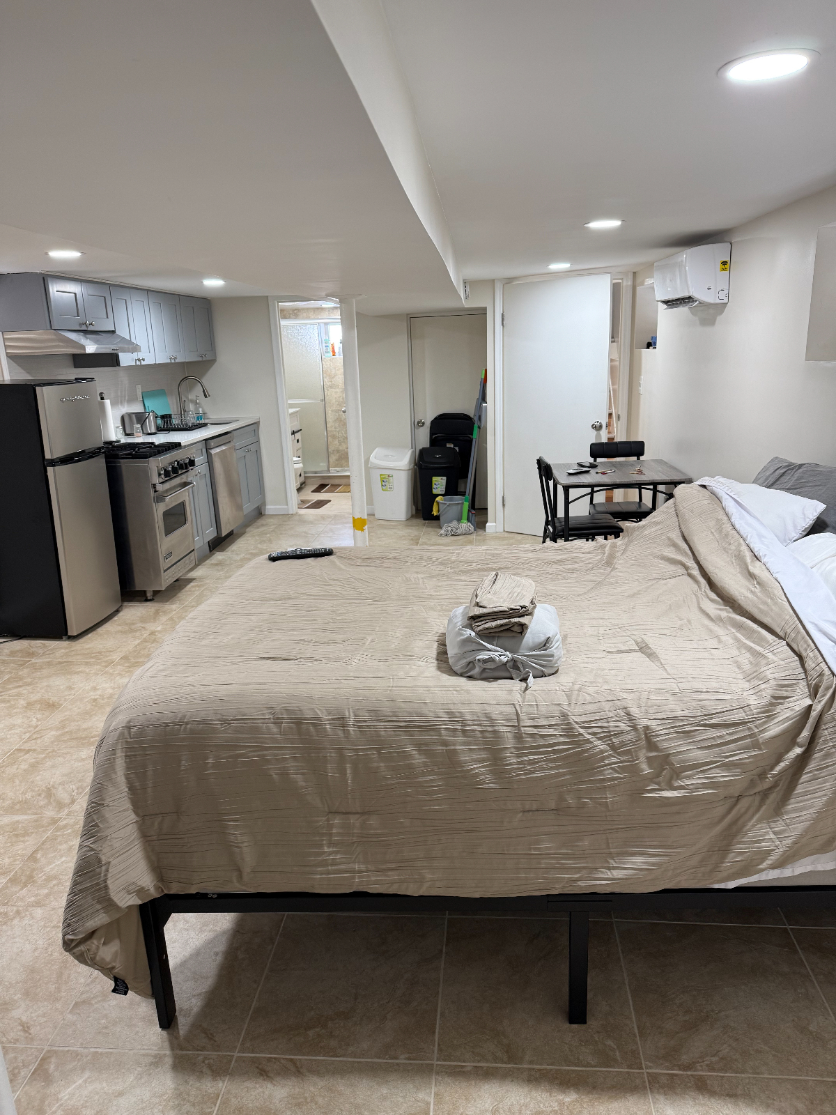 Stylish Studio with Modern Amenities and Prime Location - Photo 4