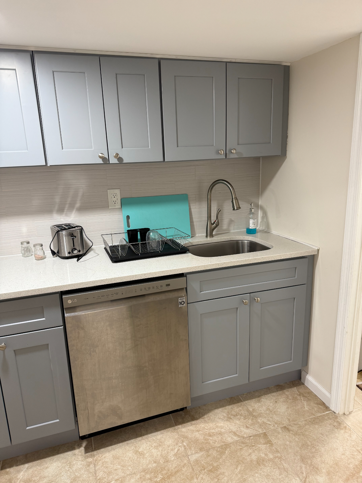 Stylish Studio with Modern Amenities and Prime Location - Photo 2