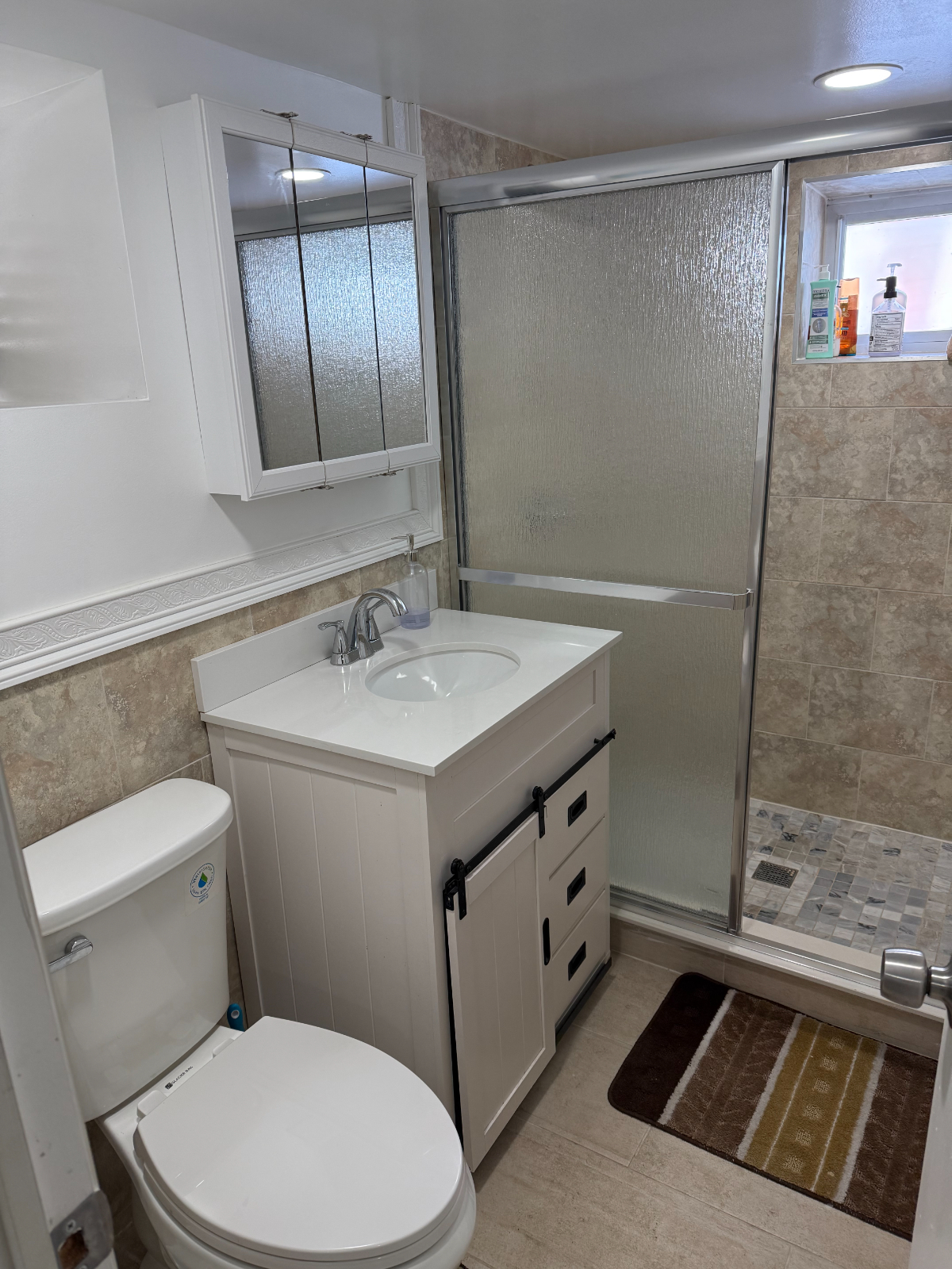 Stylish Studio with Modern Amenities and Prime Location - Photo 7