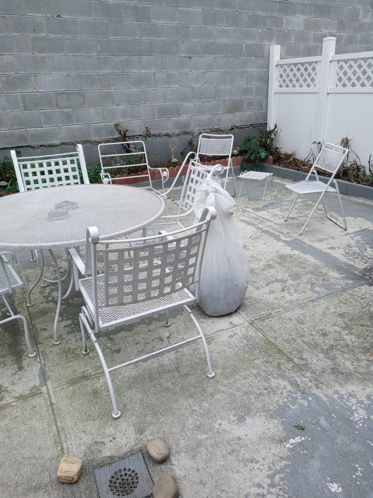 Charming and Fully Furnished 2-bedroom Home - Perfect Location & All Essentials Included - Photo 1