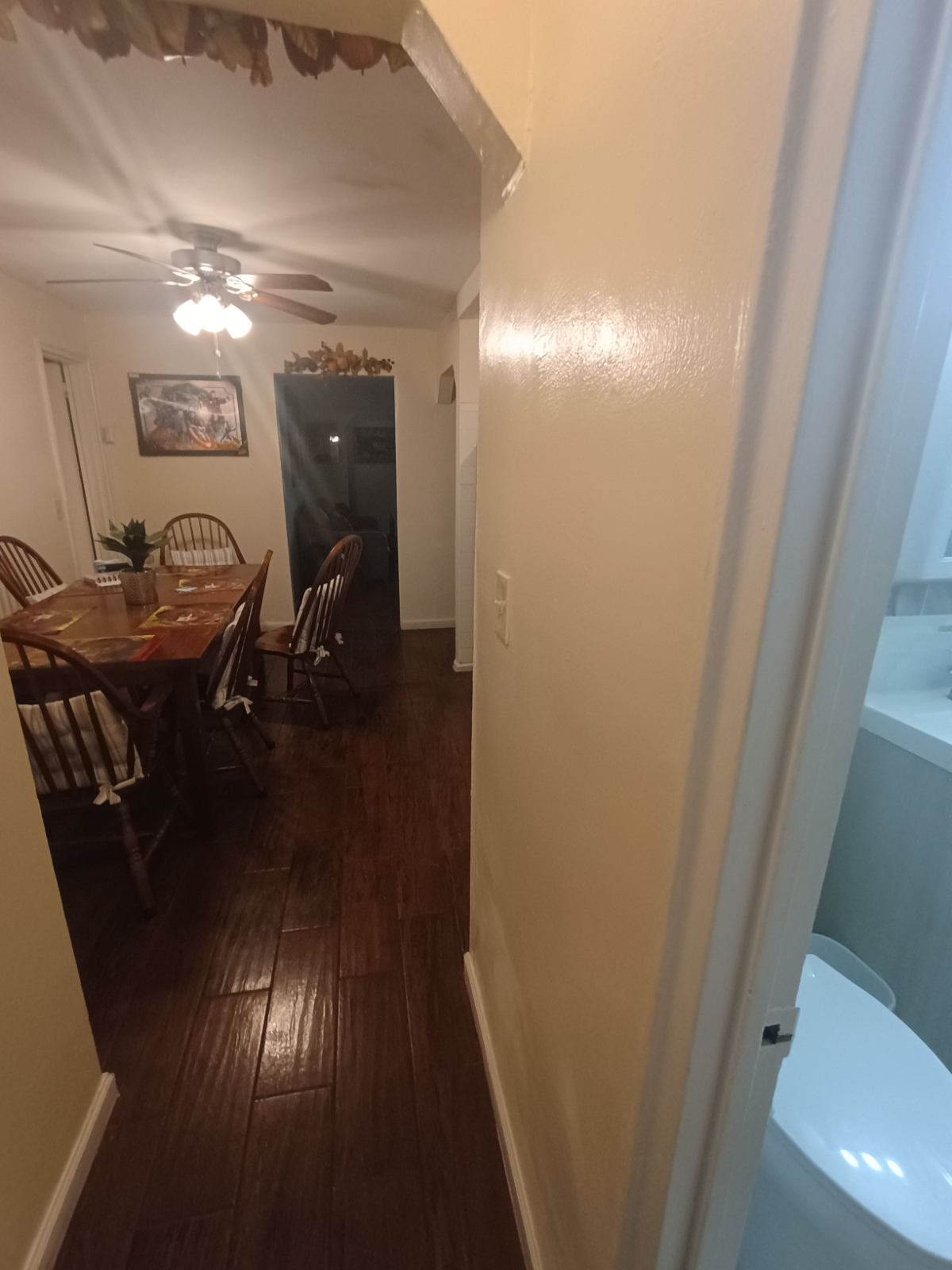 Charming and Fully Furnished 2-bedroom Home - Perfect Location & All Essentials Included - Photo 3