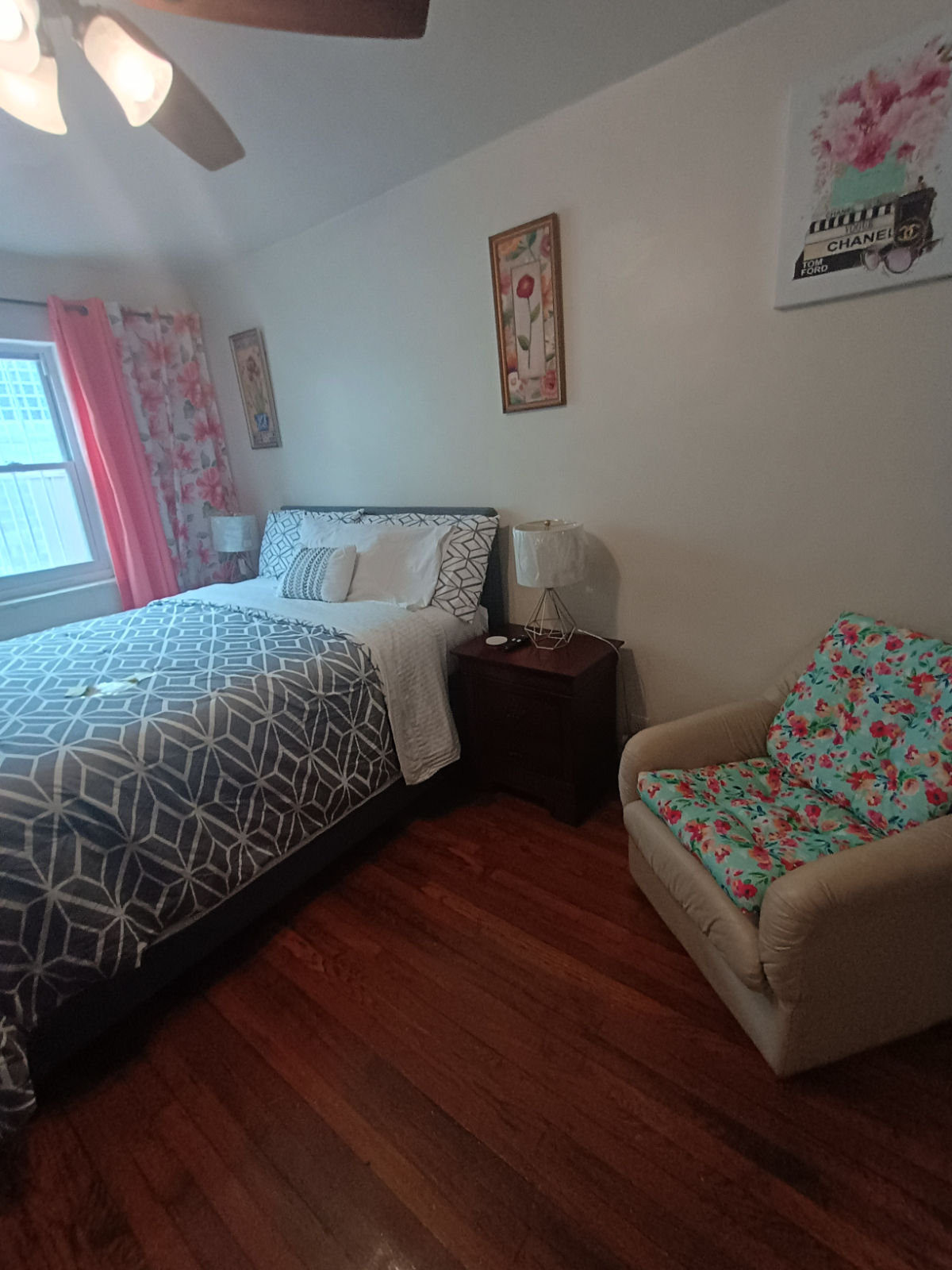 Charming and Fully Furnished 2-bedroom Home - Perfect Location & All Essentials Included - Photo 4