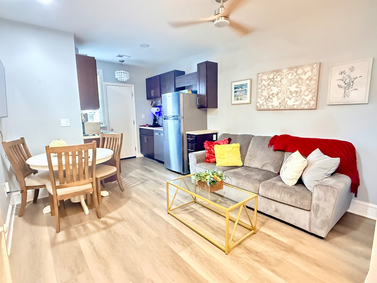 Special offer-1175.00 NO UTILITY COSTS-reserved parking available, 1 block from public transportatio - Photo 3