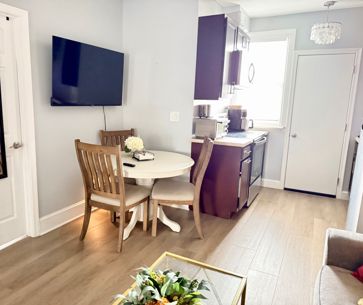 Special offer-1175.00 NO UTILITY COSTS-reserved parking available, 1 block from public transportatio - Photo 5