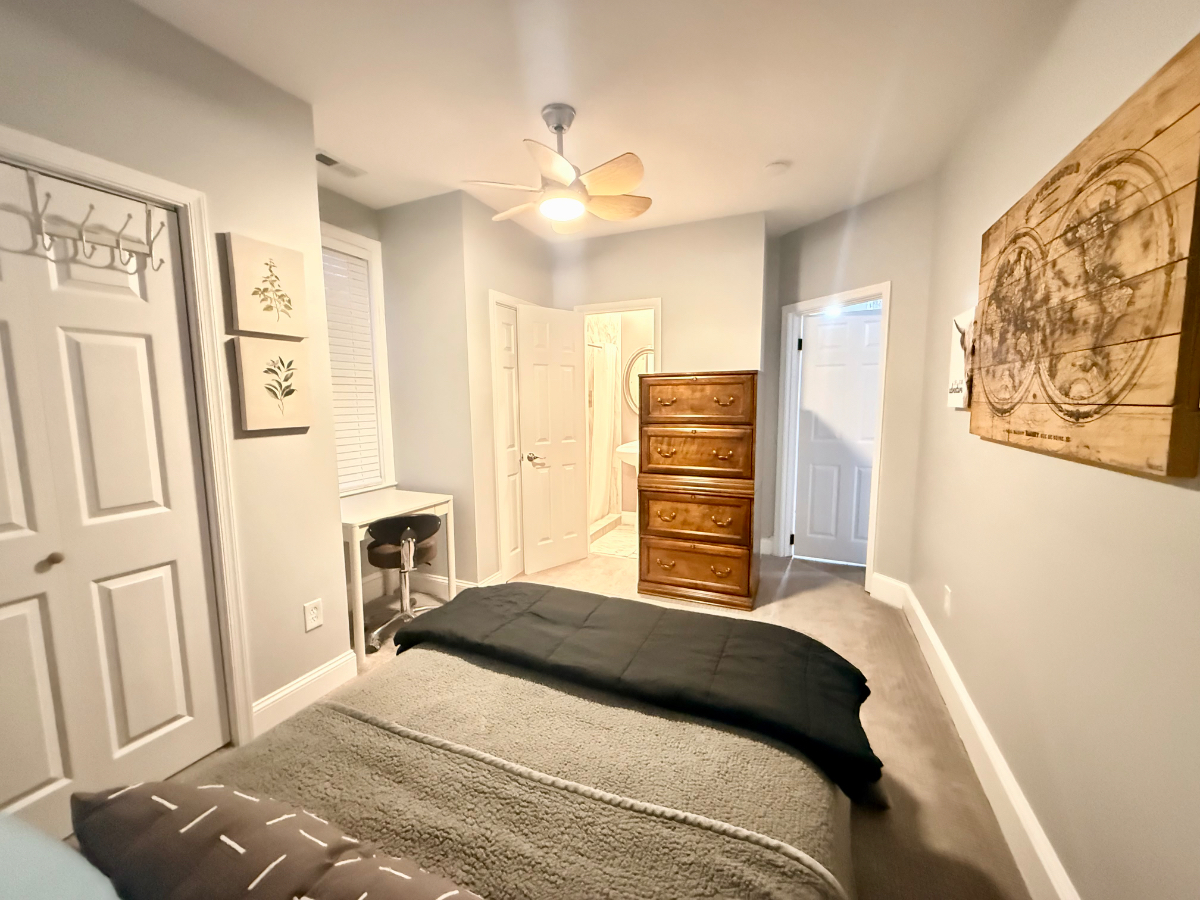 Special offer-1175.00 NO UTILITY COSTS-reserved parking available, 1 block from public transportatio - Photo 6