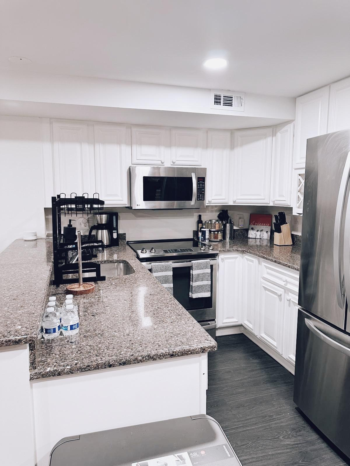 Chic Retreat Near Capitol Hill with Office Space & SoulCycle Bike - Photo 8
