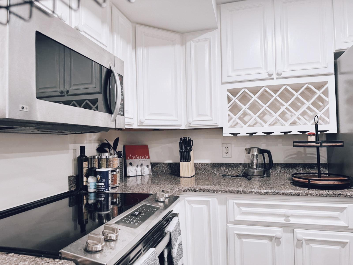 Chic Retreat Near Capitol Hill with Office Space & SoulCycle Bike - Photo 9