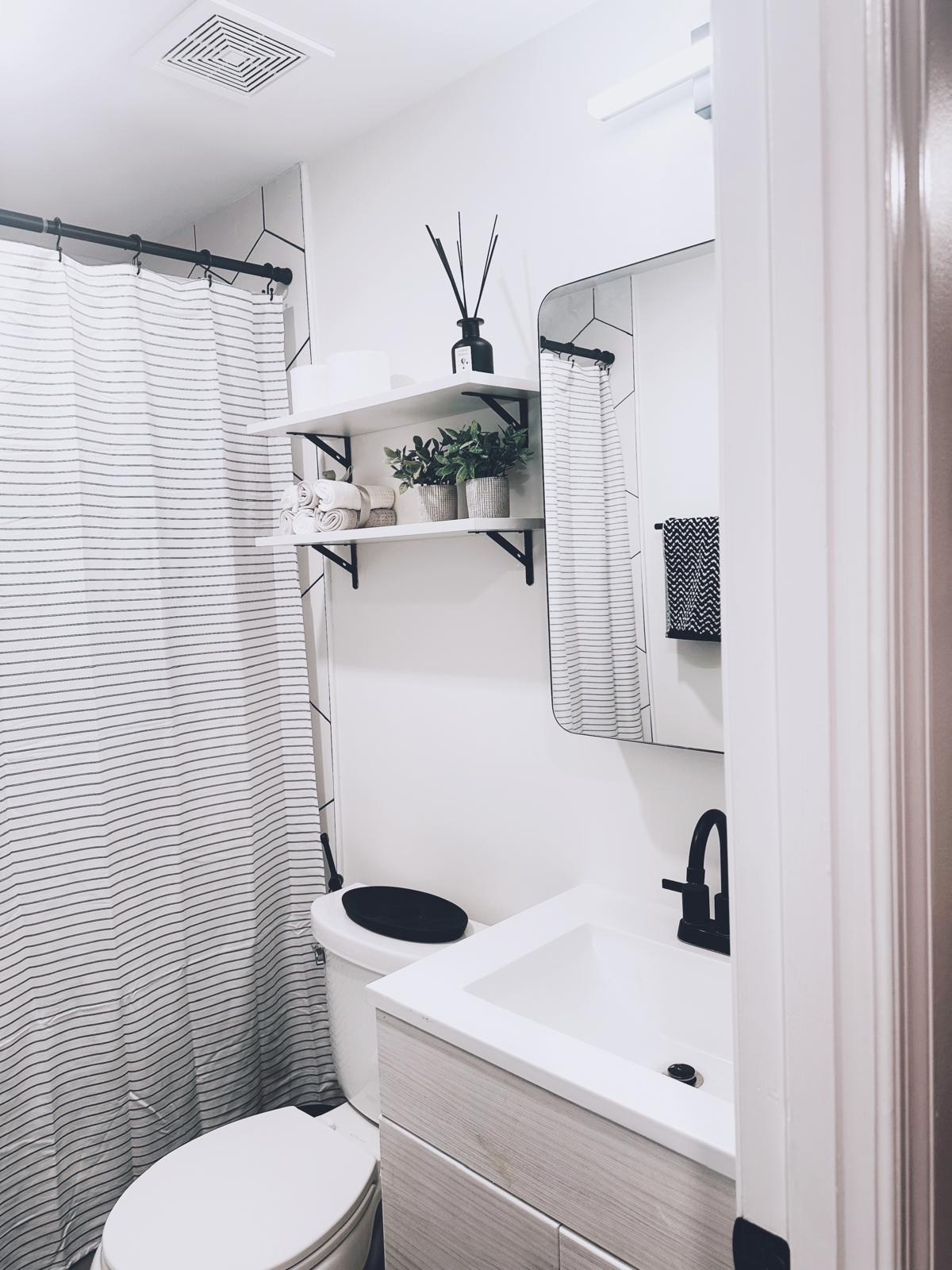 Chic Retreat Near Capitol Hill with Office Space & SoulCycle Bike - Photo 11