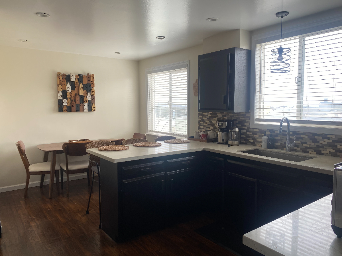 Parkside Gem - 3 bedroom 1.5 bathrooms with ocean views - Photo 3
