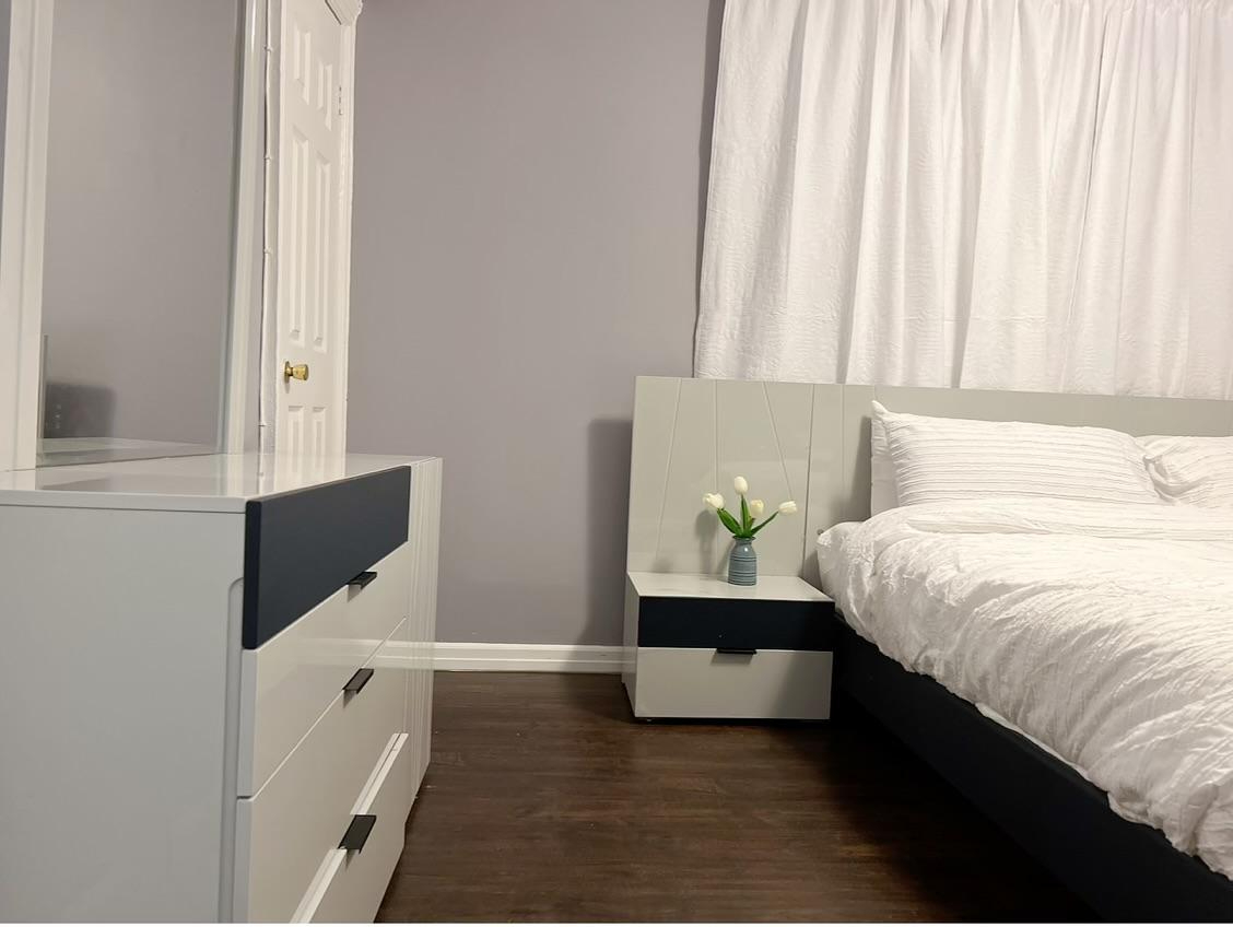 Room with Modern Amenities - Photo 2