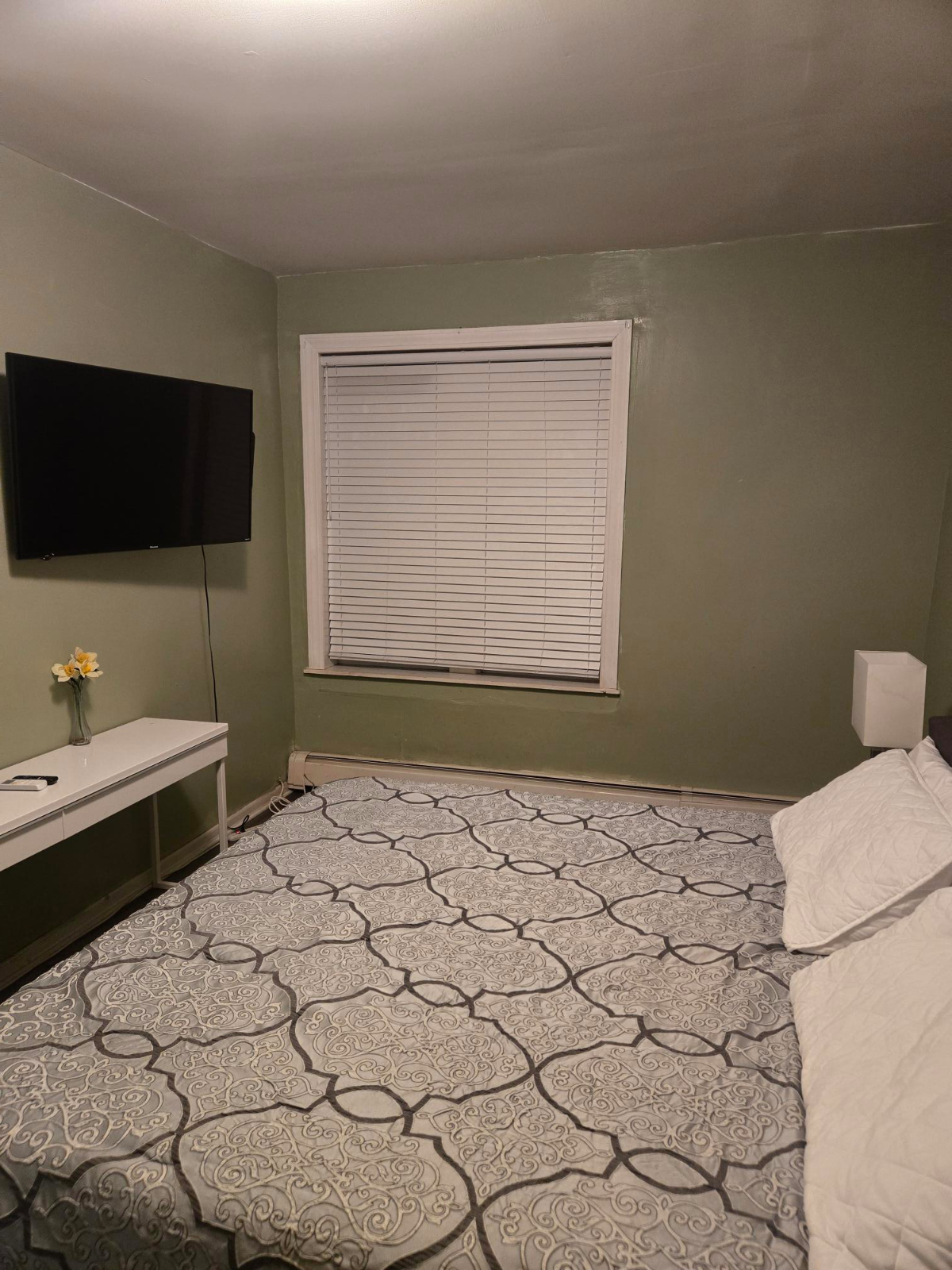 Room with Modern Amenities - Photo 1