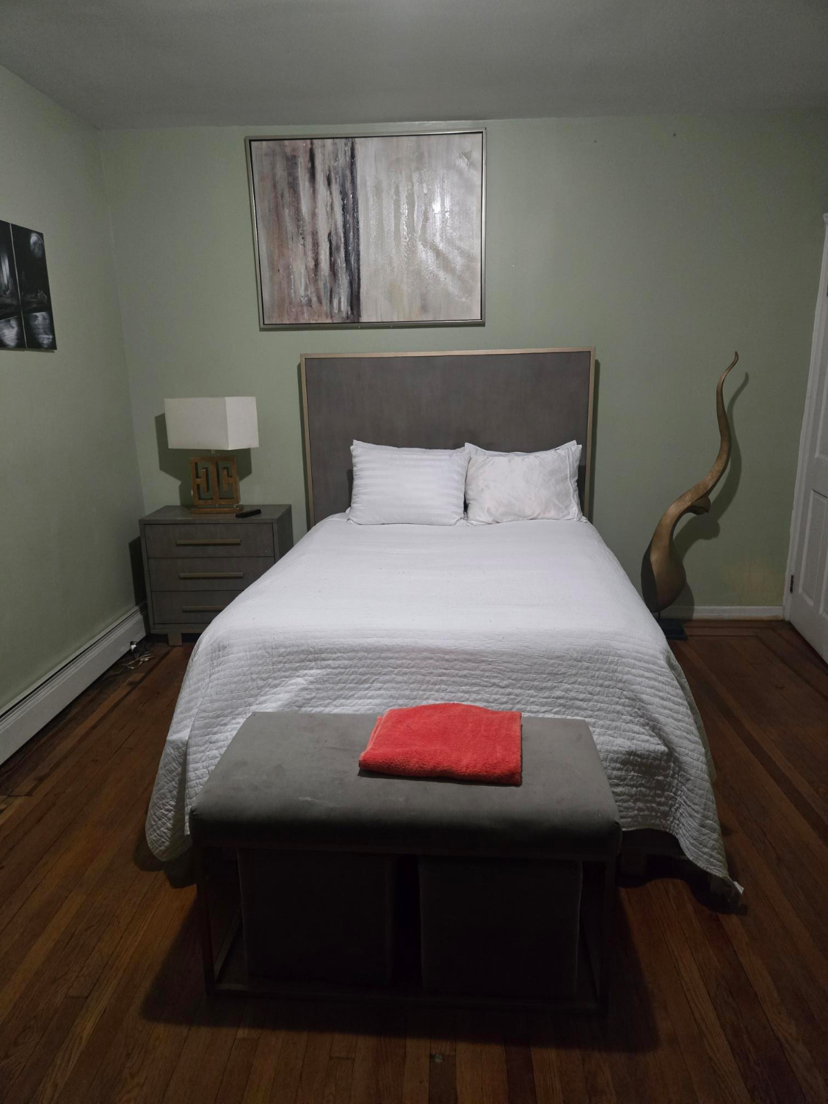 Room with Modern Amenities - Photo 3