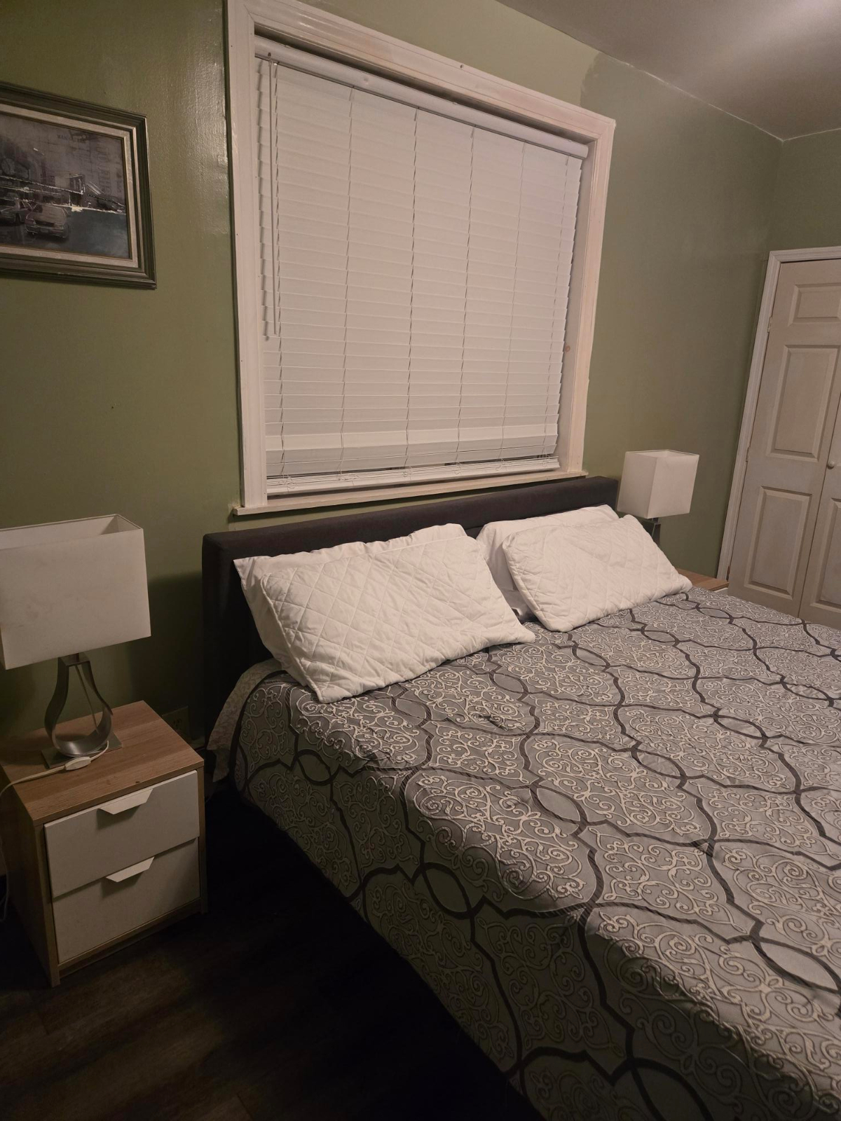 Room with Modern Amenities - Photo 5
