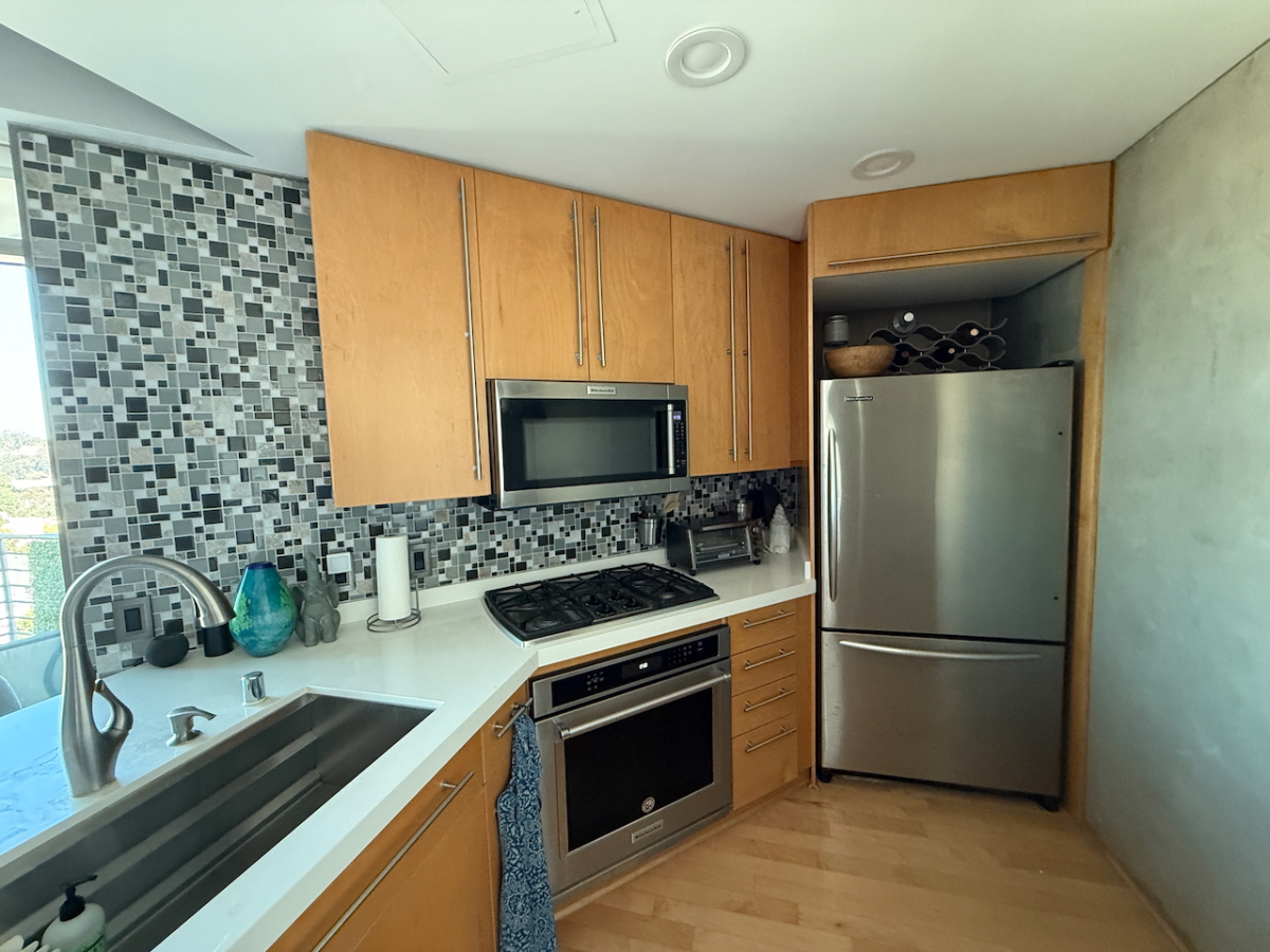 Modern luxury downtown with breathtaking views - Photo 4
