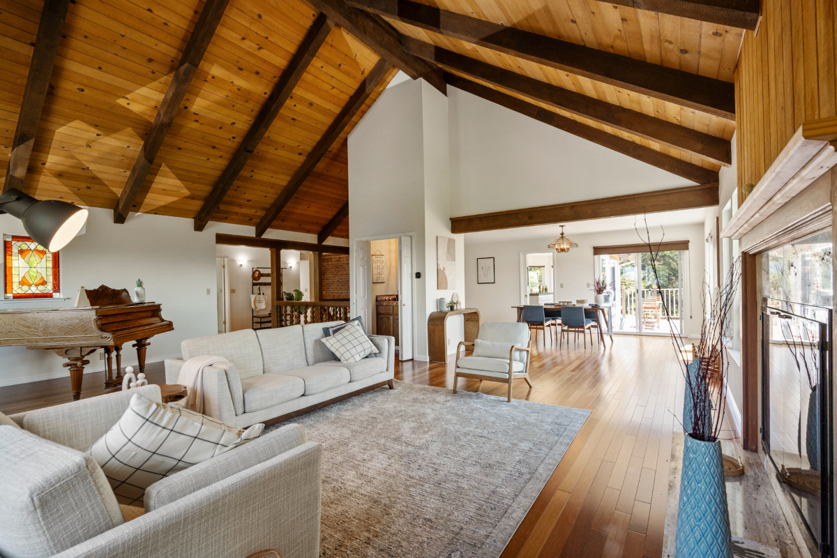 Experience Ranch Living with City views - Photo 3
