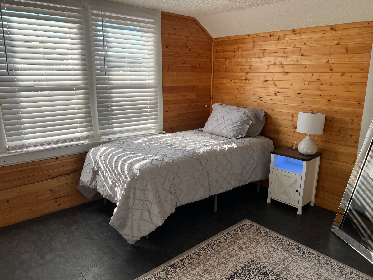 Room No. 1 with shared bathroom - Photo 2