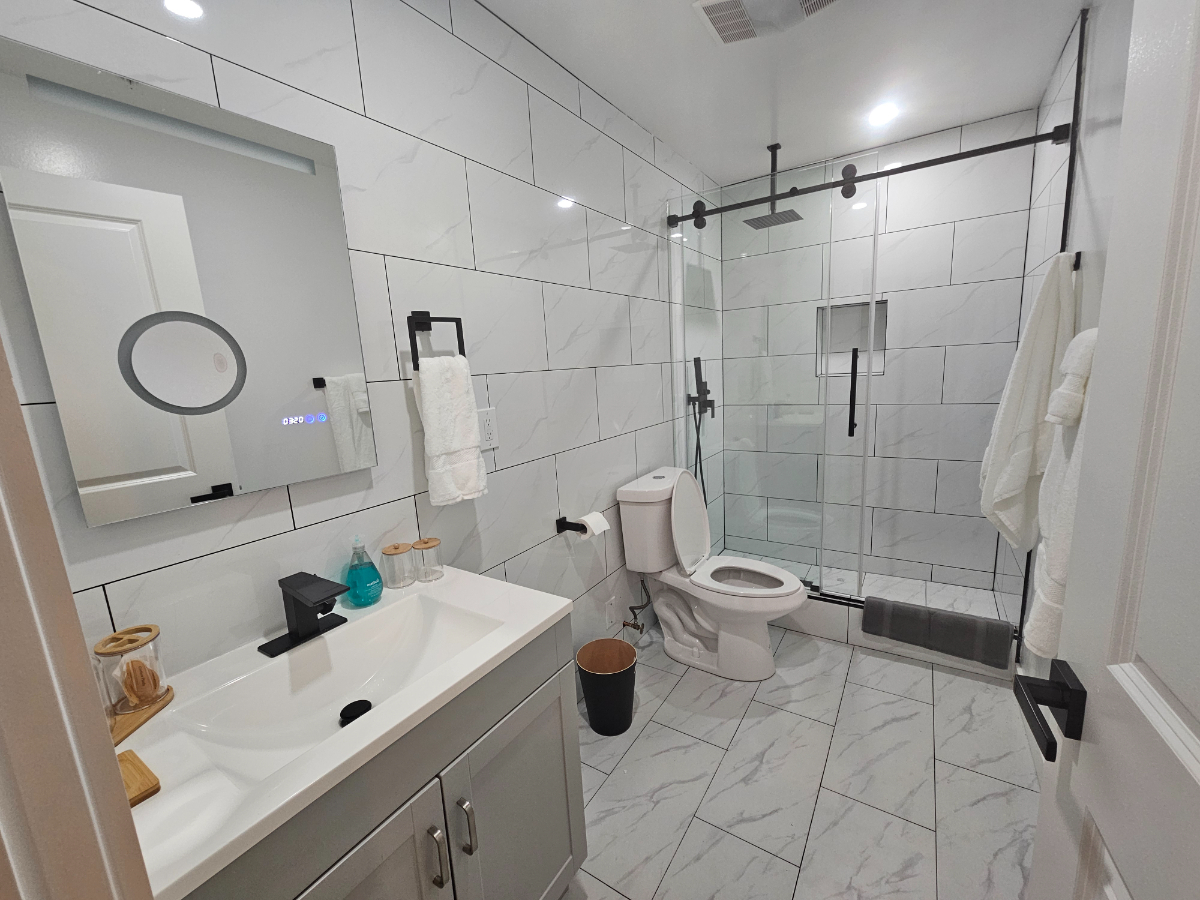 Great Location, Premier Renovation - Photo 2