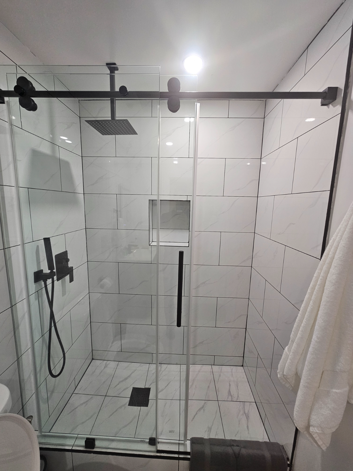 Great Location, Premier Renovation - Photo 3