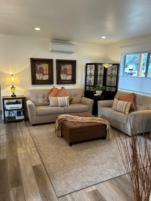 Klahani Dr. 541-420-2485 Text - Photo 1