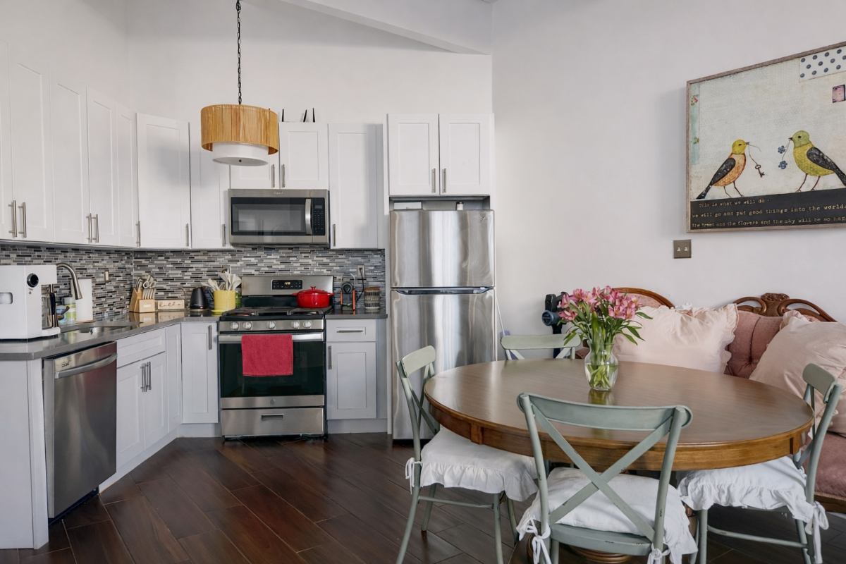 AVAIL Jan 1st,2027 - Pet Friendly + MASSIVE, Whimsical and Meticulously Maintained Loft Prime Willia - Photo 3