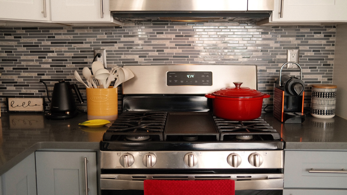 AVAIL Jan 1st,2027 - Pet Friendly + MASSIVE, Whimsical and Meticulously Maintained Loft Prime Willia - Photo 9