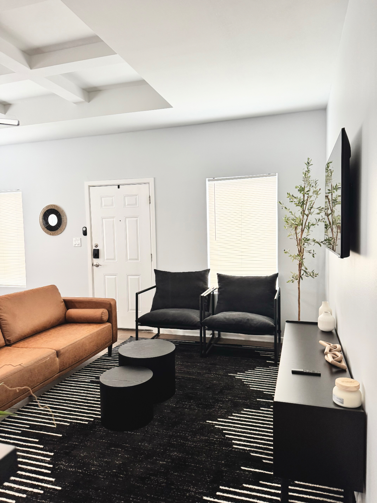 Luxury 1BR Apartment in McAllen | All Utilities Included, In-Unit W/D, 2 Parking Spots - Photo 2