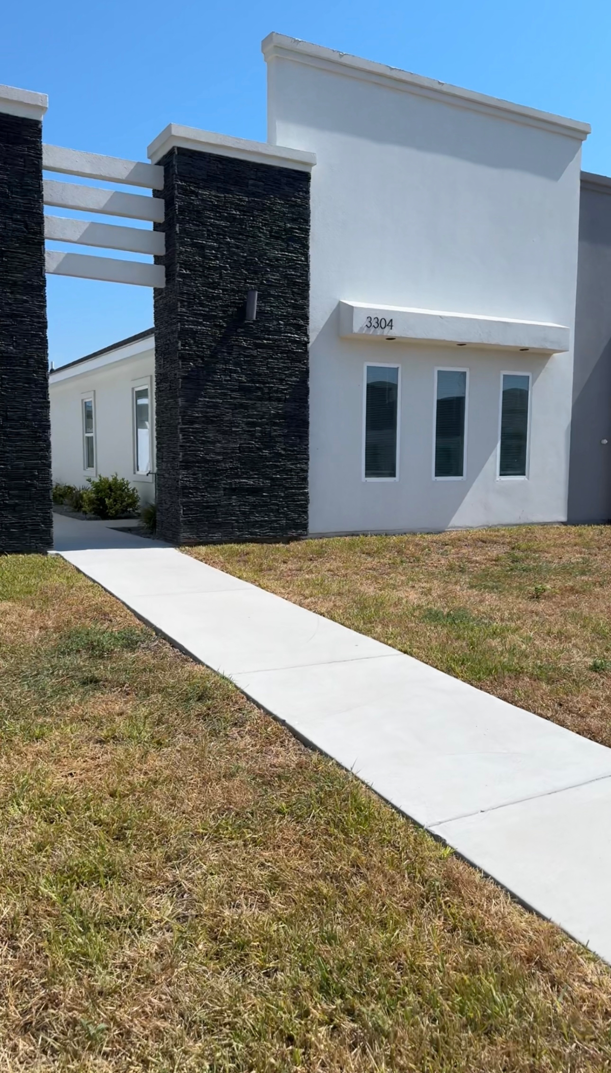 Luxury 1BR Apartment in McAllen | All Utilities Included, In-Unit W/D, 2 Parking Spots - Photo 12