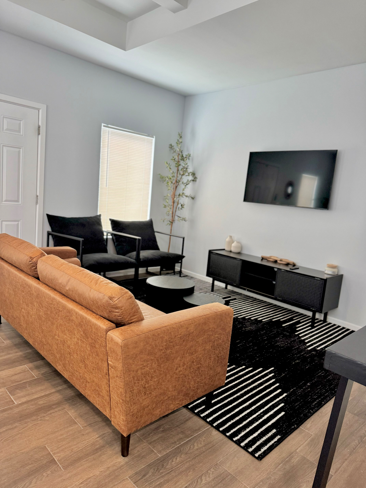 Luxury 1BR Apartment in McAllen | All Utilities Included, In-Unit W/D, 2 Parking Spots - Photo 6