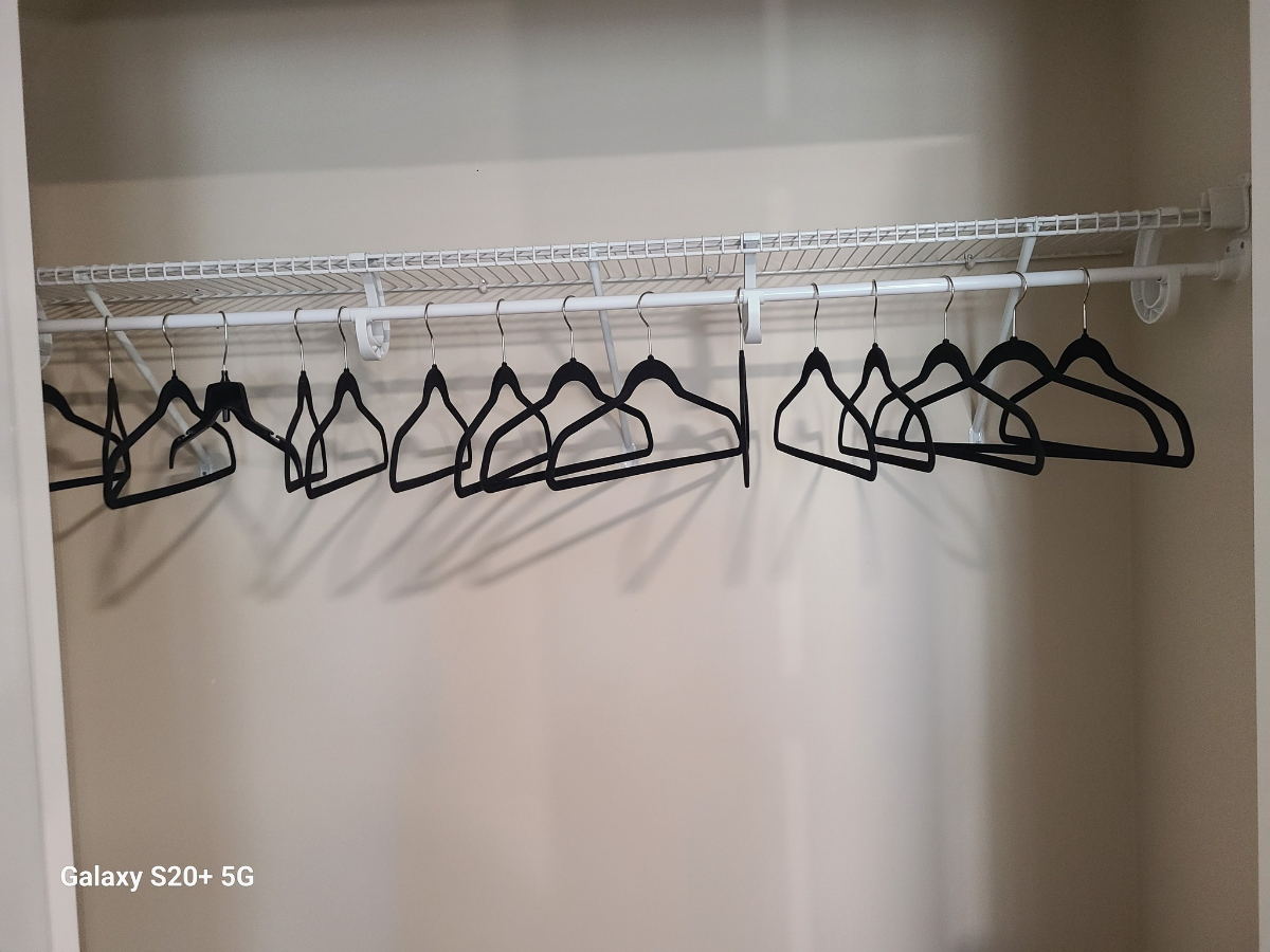 Spacious Room for Rent in quiet neighborhood - Photo 5