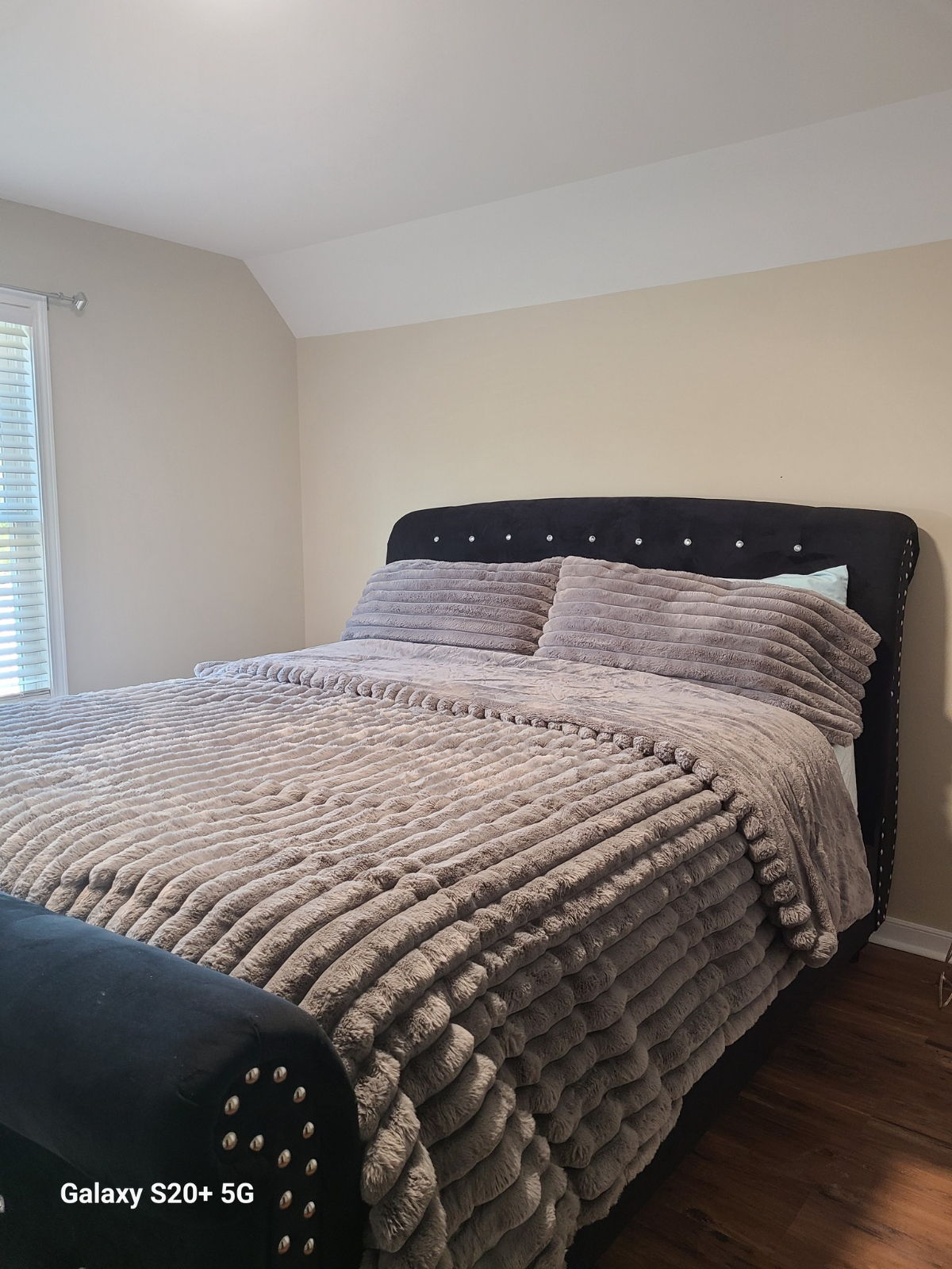 Spacious Room for Rent in quiet neighborhood
